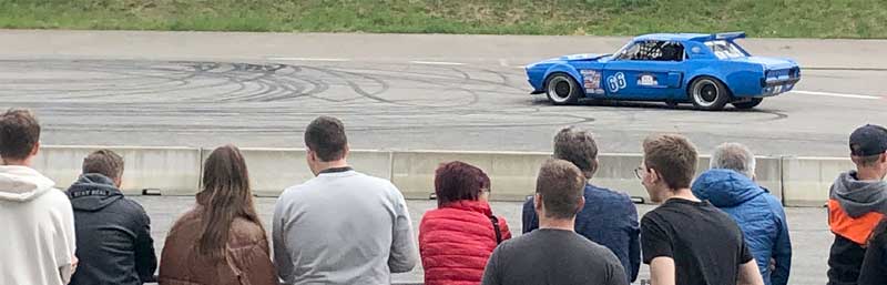 Friedrichshafen steht für Vielfältigkeit. Hier werden Oldtimer auch bewegt, hier sind Luftveteranen zu bestaunen. Friedrichshafen steht für Vielfältigkeit. Hier werden Oldtimer auch bewegt, hier sind Luftveteranen zu bestaunen.