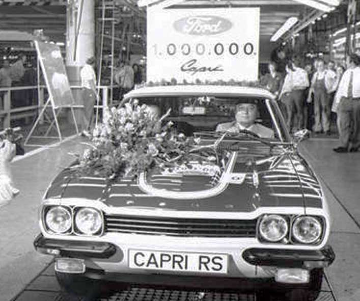 Das Ford-Werk Saarlouis wurde am 11. Juni 1970 offiziell eingeweiht. Merkwürdigerweise lief bereits am 20. Oktober 1969 die erste Rohkarosse vom Band. Der „Hundeknochen“-Escort wurde wie alle seine Nachfolger an der Saar produziert. Der Capri war im Südwesten nur ein „Nebenprodukt“, allerdings erlebte hier der einmillionste Wagen dieser Baureihe seinen Bandablauf.