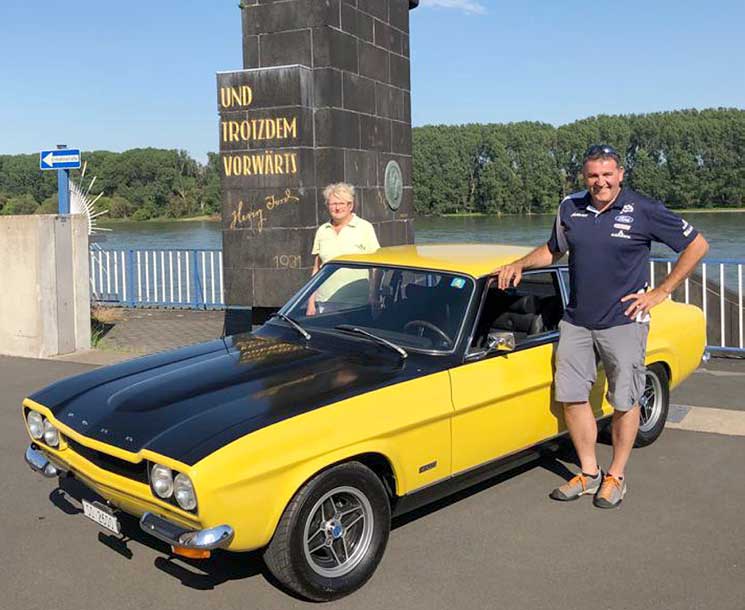 Heidi und Christoph Hänggi vor dem Henry-Ford-Denkmal in Köln. Heidi und Christoph Hänggi vor dem Henry-Ford-Denkmal in Köln.