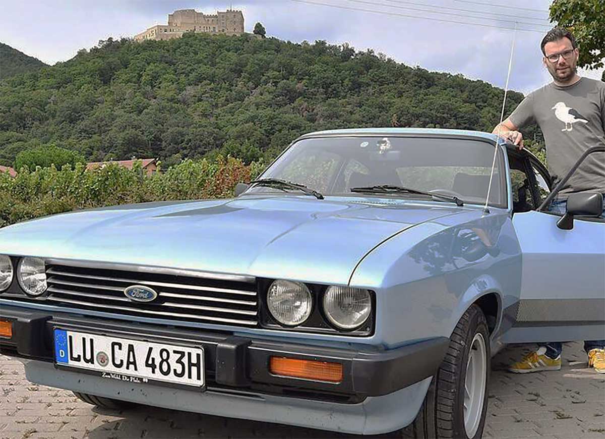 Das Hambacher Schloss ist immer einen Ausflug wert: Kai Tobie und sein Ford Capri.