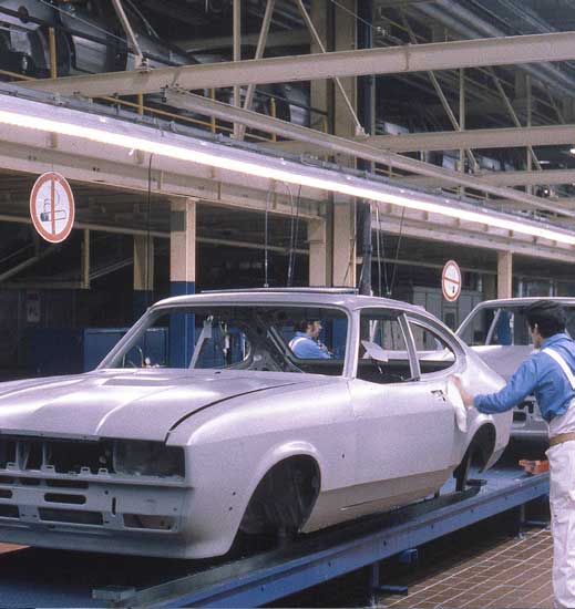 Bilder von einem der letzten Capri während der Montage in Köln-Niehl am 19. Dezember 1986. Bilder von einem der letzten Capri während der Montage in Köln-Niehl am 19. Dezember 1986.