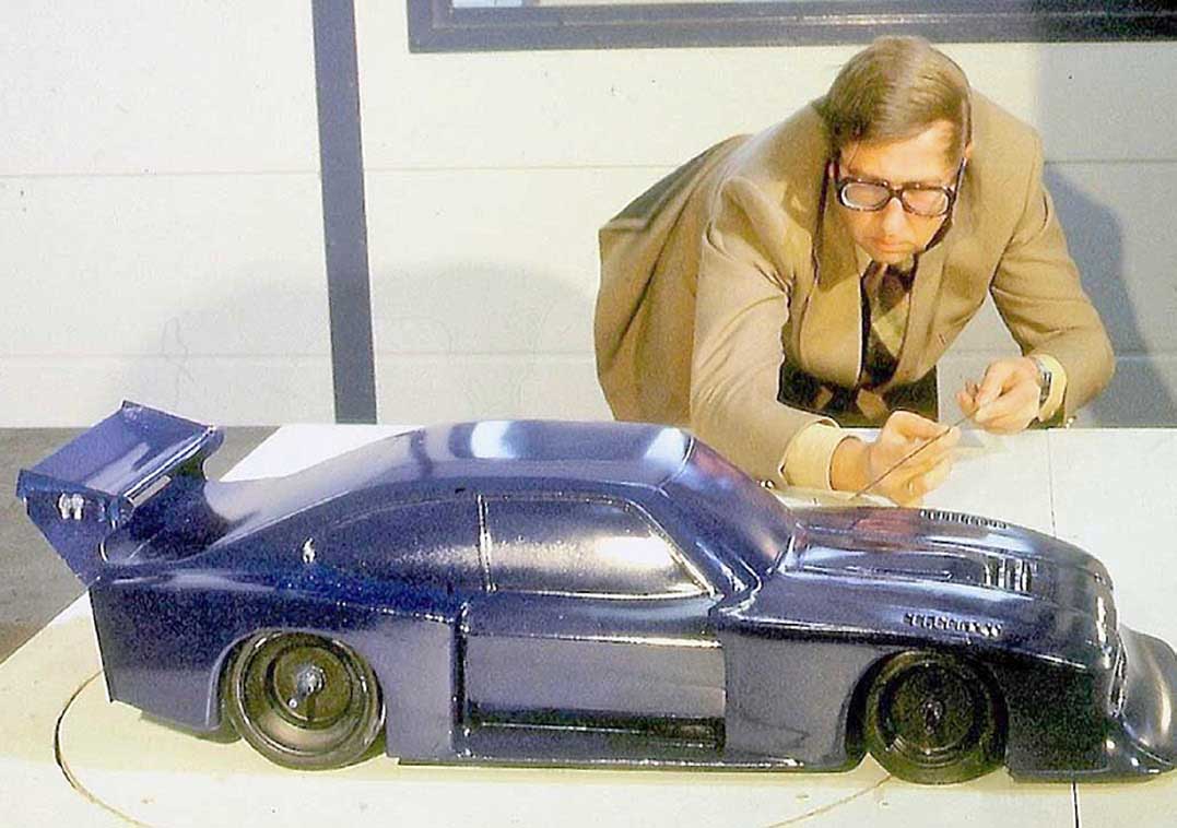 Thomas Ammerschläger, der Technikchef für die gesamte Ford Motorsport-Technik. Die Aufnahme zeigt ihn bei detaillierten Aerodynamik-Versuchen. Thomas Ammerschläger, der Technikchef für die gesamte Ford Motorsport-Technik. Die Aufnahme zeigt ihn bei detaillierten Aerodynamik-Versuchen.