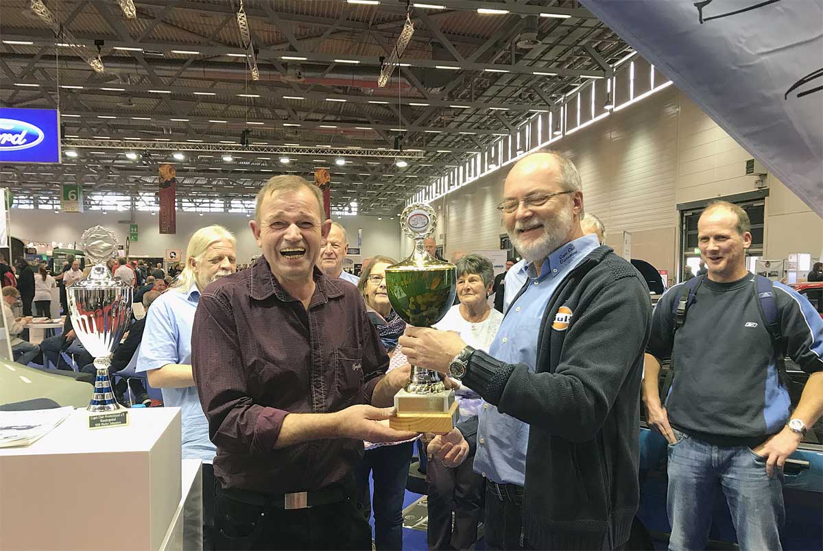 Dieter Johannes hat den Wanderpokal